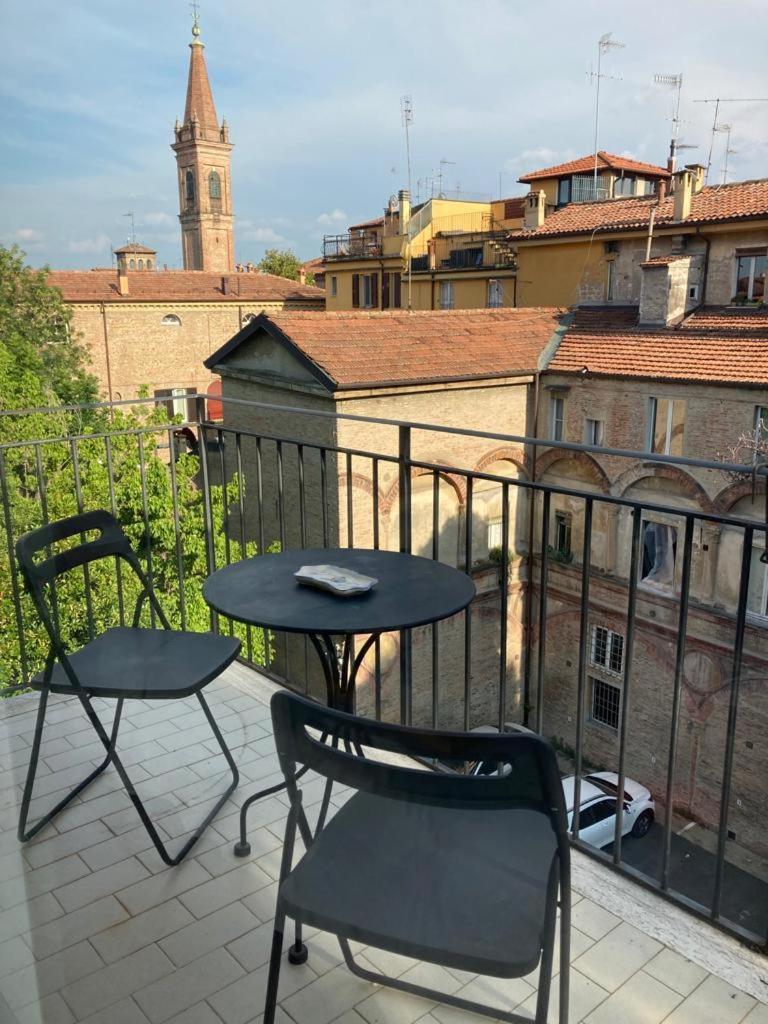 Charming Home Towers-Roofs View ボローニャ エクステリア 写真